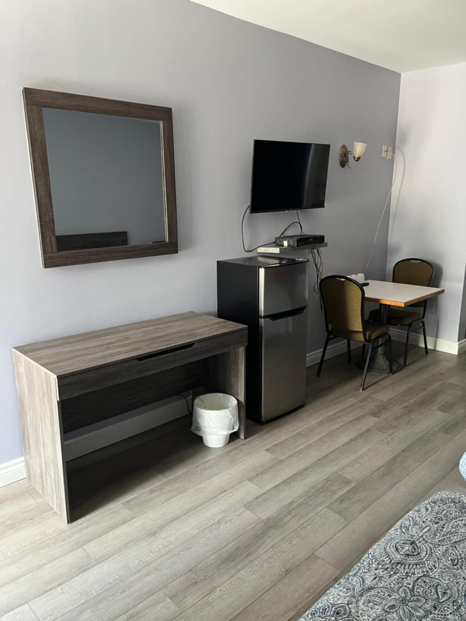 Motel La Siesta De Gascon Terrebonne Eksteriør bilde