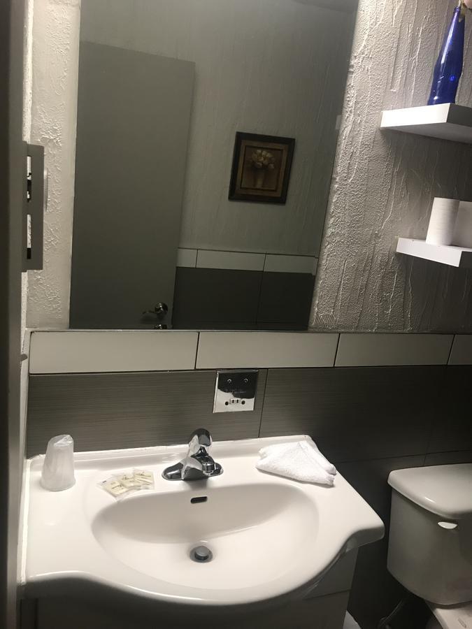 Motel La Siesta De Gascon Terrebonne Eksteriør bilde