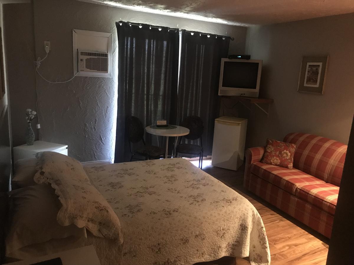 Motel La Siesta De Gascon Terrebonne Eksteriør bilde