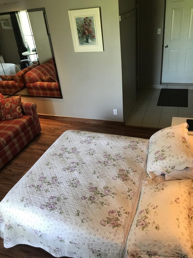 Motel La Siesta De Gascon Terrebonne Eksteriør bilde