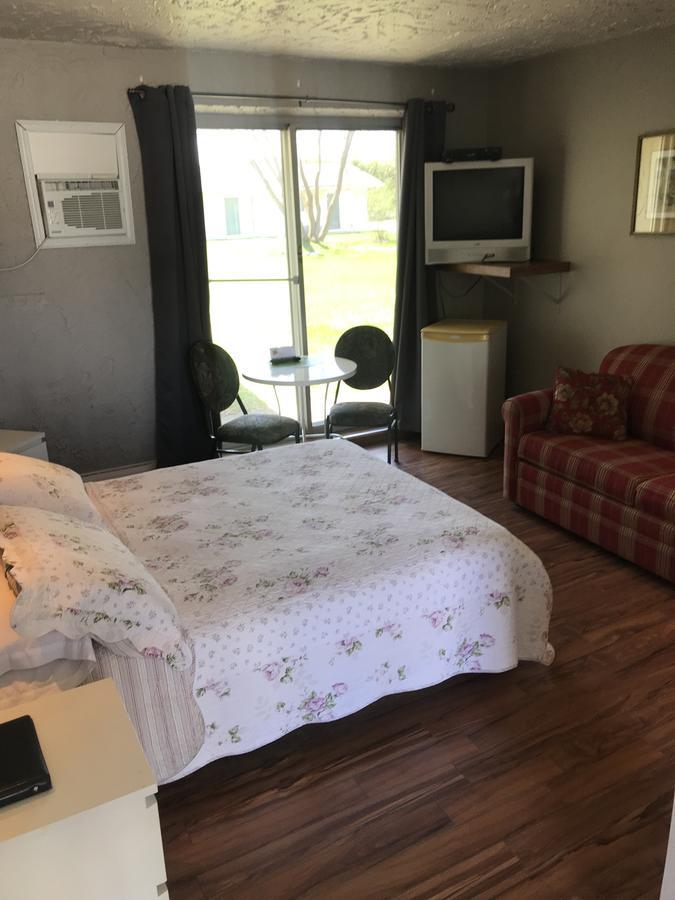 Motel La Siesta De Gascon Terrebonne Eksteriør bilde